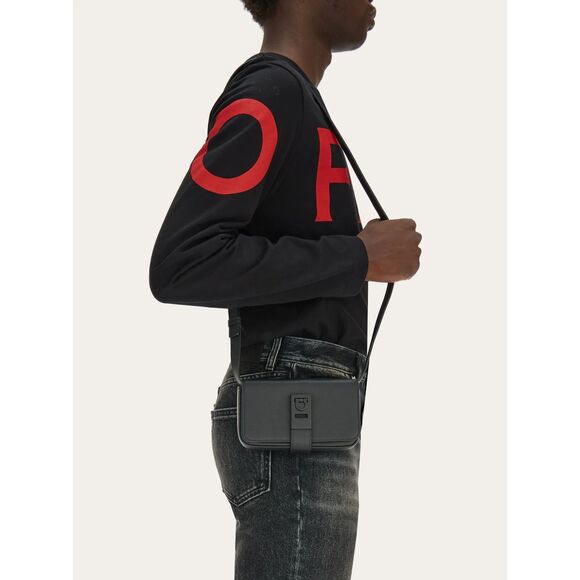 SALVATORE FERRAGAMO Mens Crossbody Wearable Wallet Black Leather Gancini $1150 - Picture 1 of 13